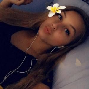 Meet your Posher, Avery